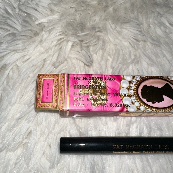 PAT McGrath Legendary Wear Velvet Kohl Eyeliner in Xtreme Black - Picture 4 of 4